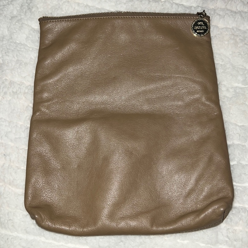 Escada  tan clutch